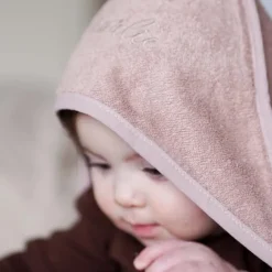 Kraamcadeau Baby badcape met naam