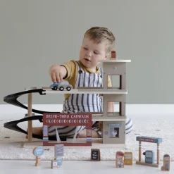 Kraamcadeau Houten garage met naam - Little Dutch