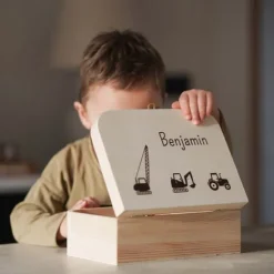 Kraamcadeau Houten koffertje graveren