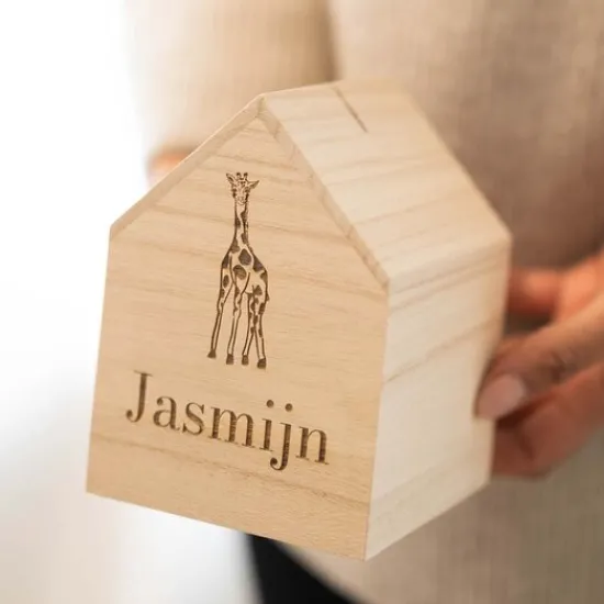 Kraamcadeau Houten spaarpot met naam