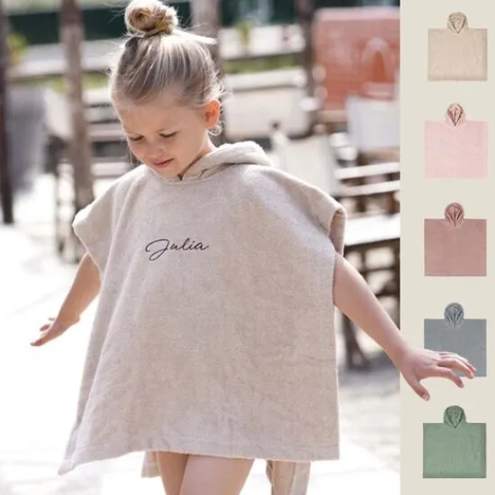 Kraamcadeau Poncho met naam (2 - 6 jaar)