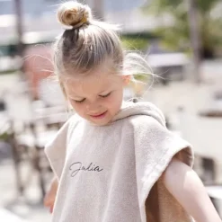 Kraamcadeau Poncho met naam (2 - 6 jaar)