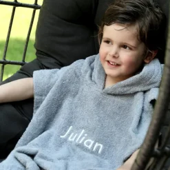 Kraamcadeau Poncho met naam (2 - 6 jaar)