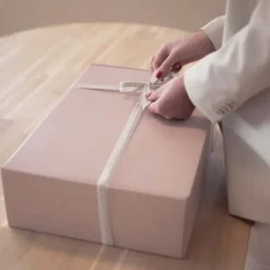 Kraamcadeau Stel jouw eigen kraampakket samen. Met de cadeaubox op maat geef je een uniek en persoonlijk