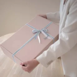Kraamcadeau Stel jouw eigen kraampakket samen. Met de cadeaubox op maat geef je een uniek en persoonlijk