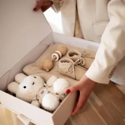 Kraamcadeau Stel jouw eigen kraampakket samen. Met de cadeaubox op maat geef je een uniek en persoonlijk