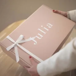 Kraamcadeau Stel jouw eigen kraampakket samen. Met de cadeaubox op maat geef je een uniek en persoonlijk