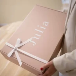 Kraamcadeau Stel jouw eigen kraampakket samen. Met de cadeaubox op maat geef je een uniek en persoonlijk